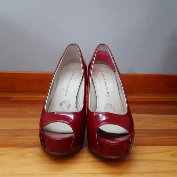 Red High Heeled Pumps - Picture 2 of 2